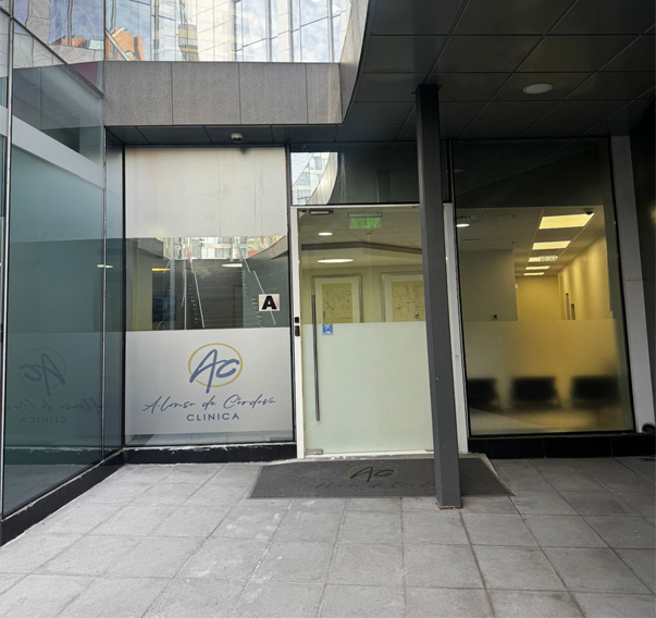 Ambiente profesional y acogedor en clínica de cirugía estética